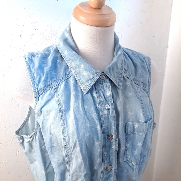 GUESS | Pastel faded blue & white stars sleevless collared button up shirt - Picture 5 of 9